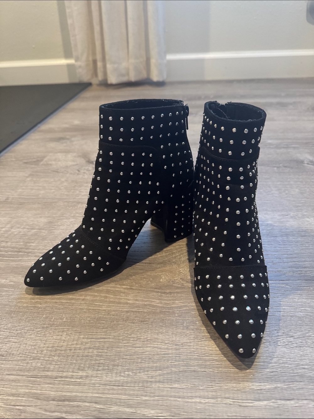 Qupid Black Silver Studded Pointed Toe Ankle Boots Size 6